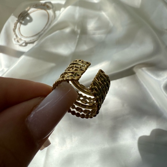 Sprial ring
Adjustable ring
Gold Plated Stainless Steel Ring - Picture 8 of 14